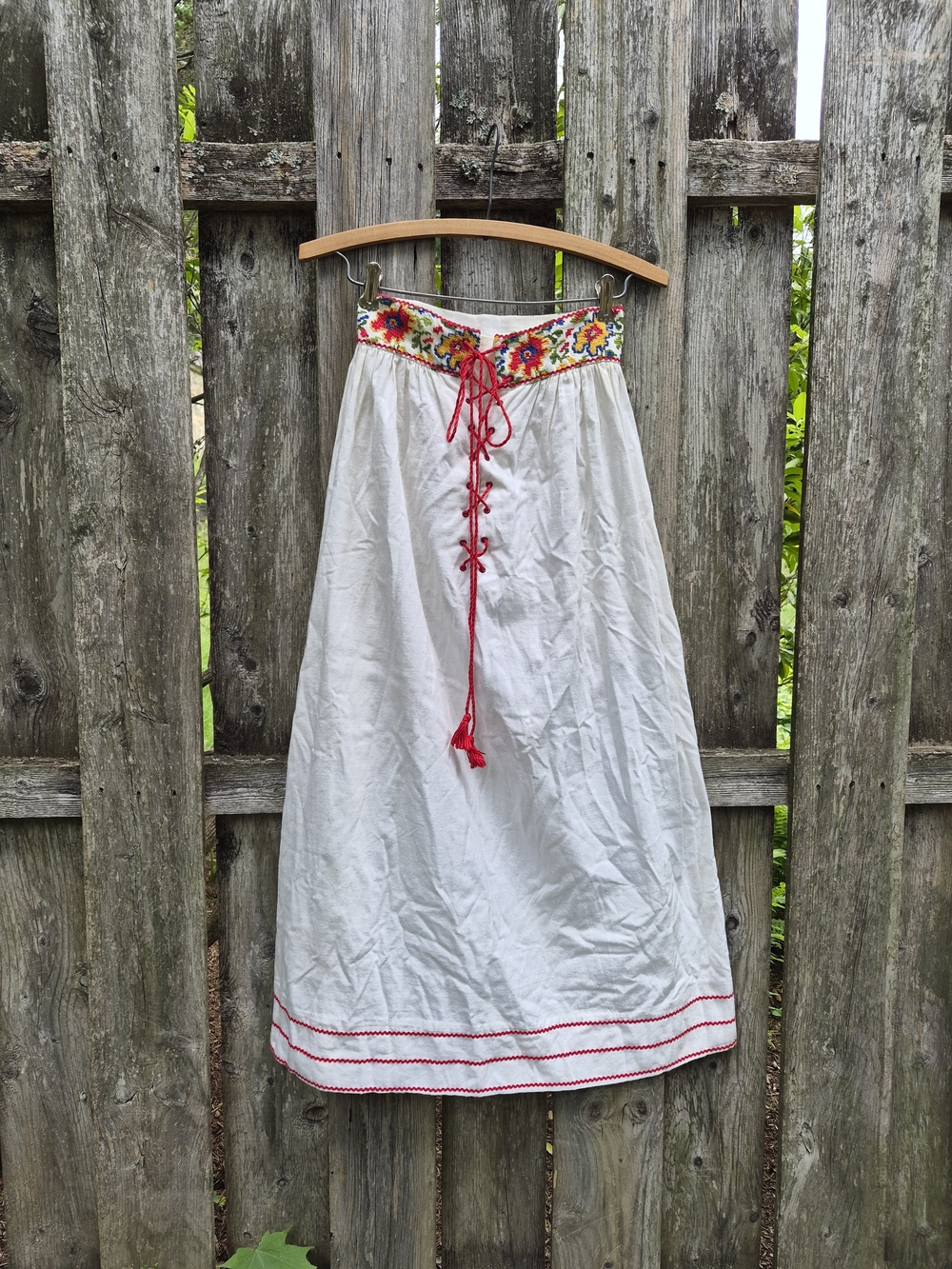 Embroidered Waist Tie White Maxi Skirt with Red Accents